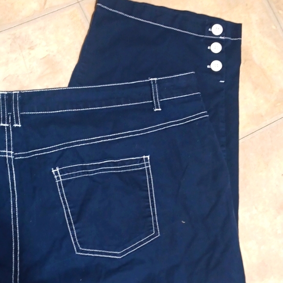 Basic Editions Capris - Picture 8 of 11